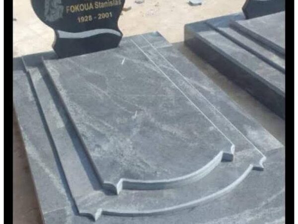 Pierre Tombale Traditionnelle Granit Importé Gris Bleu avec Stèle Cœur