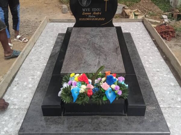 Monument Funéraire Noir et Gris avec Jardinière Intégrée Importé