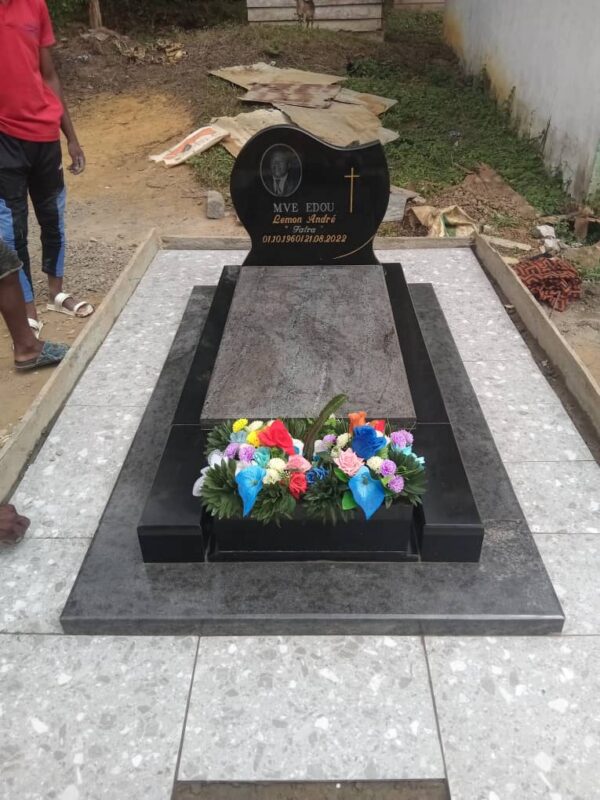 Monument Funéraire Noir et Gris avec Jardinière Intégrée Importé