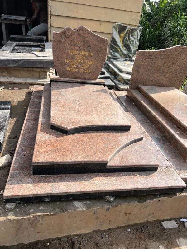 Pierre Tombale Prestige Découpe Géométrique Granit Rose Importé