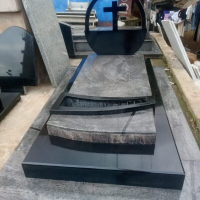 Pierre Tombale Originale avec Stèle Croix Auréolée En Granit Importé