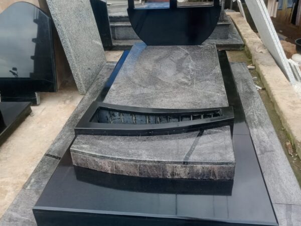 Pierre Tombale Originale avec Stèle Croix Auréolée En Granit Importé