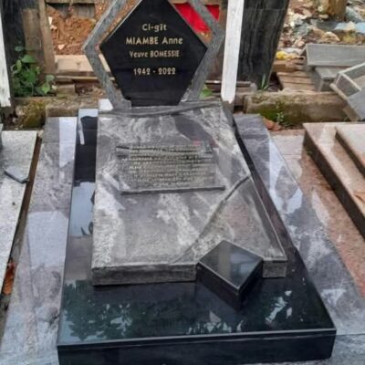 Pierre Tombale Prestige avec Livre du Souvenir et Stèle Losange En Granit Importé